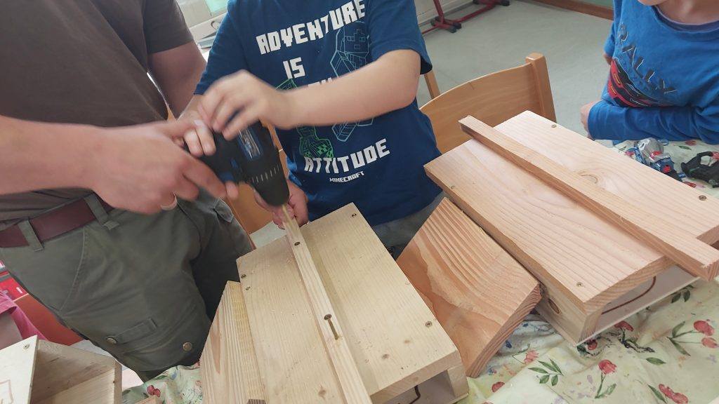 Bastelaktion Fledermaus- Kästen Grundschule Blieskastel
